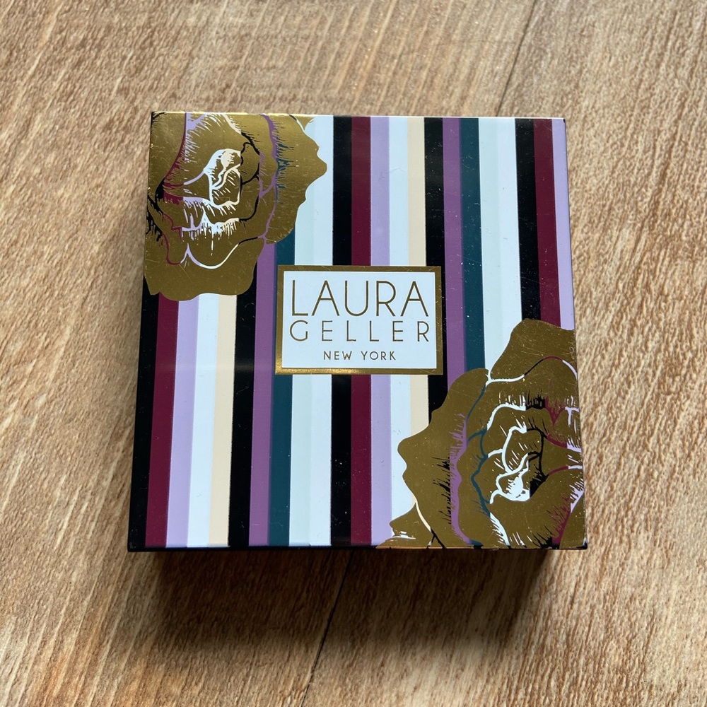 Eyeshadow Bundle + Lashes - Picture 2 of 7